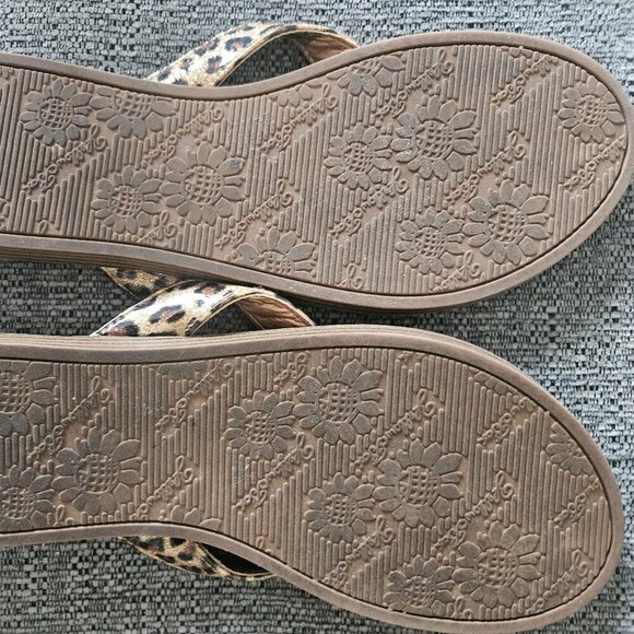 Yellow box Beach Summer Coastal flip flop thongs cheetah gold logo Slides 11 - Picture 5 of 6